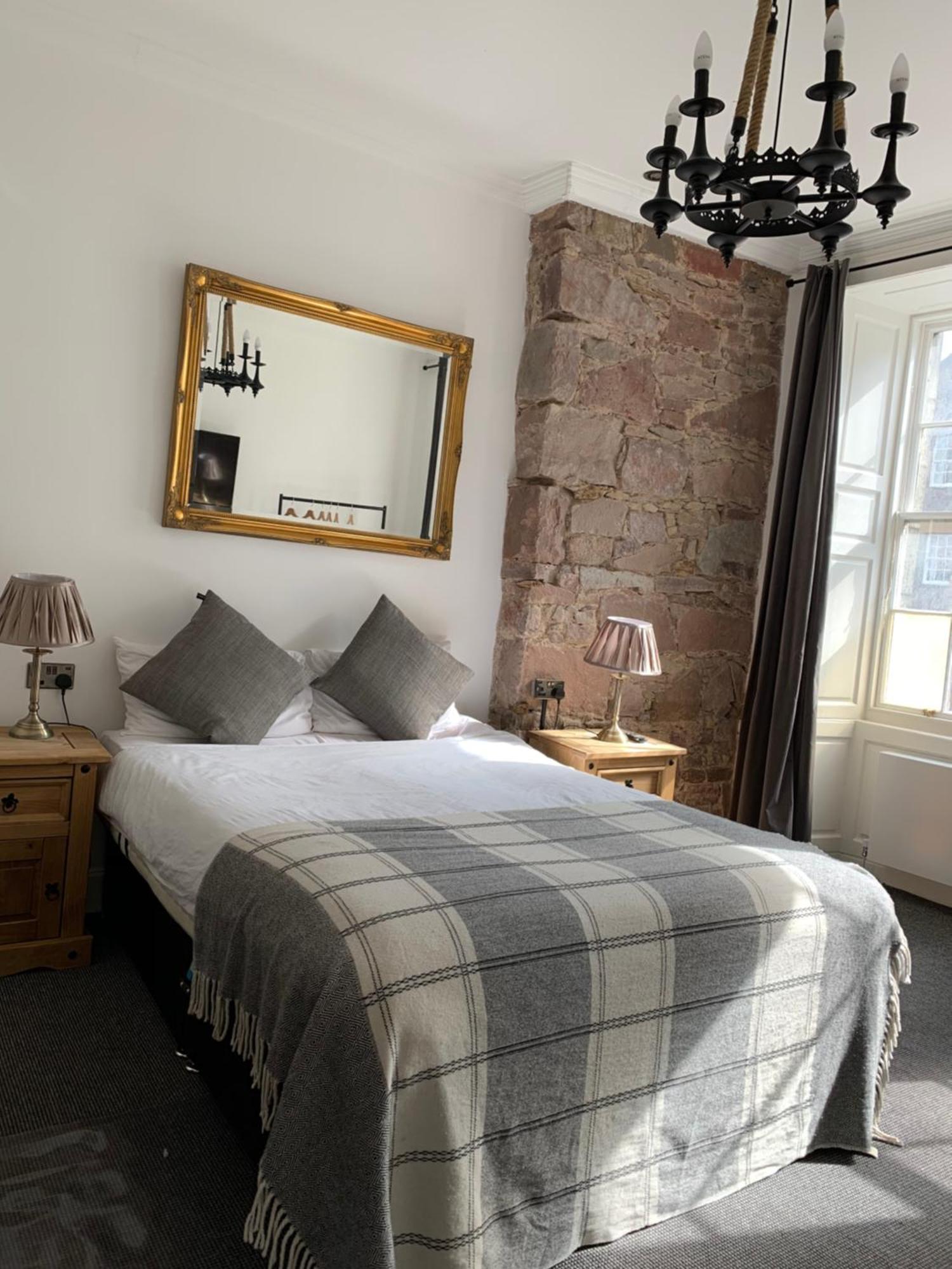 Royal Mile Balconies By The Castle 5* EDI